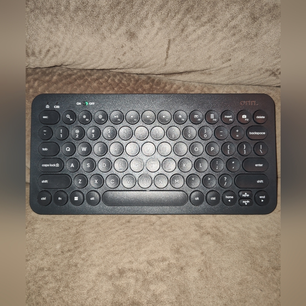 ONN. COMPACT WIRELESS KEYBOARD (NO DONGLE)